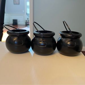 Set of 3 small black plastic cauldrons for Halloween /or St Patricks Day